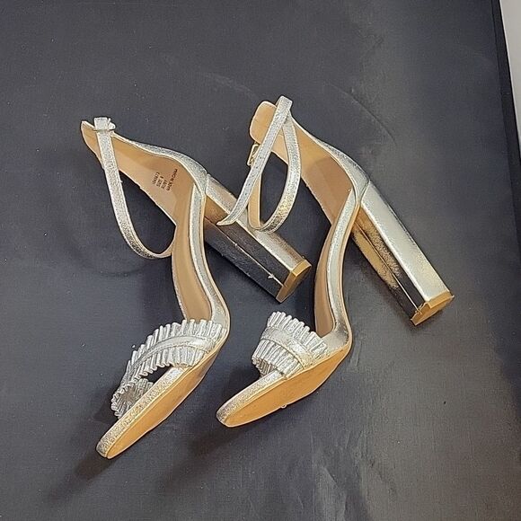 CHARLOTTE RUSSE POINTED TOE ADJUSTABLE BUCKLE ANKLE STRAP BLOCK HEEL SANDAL - Picture 13 of 13